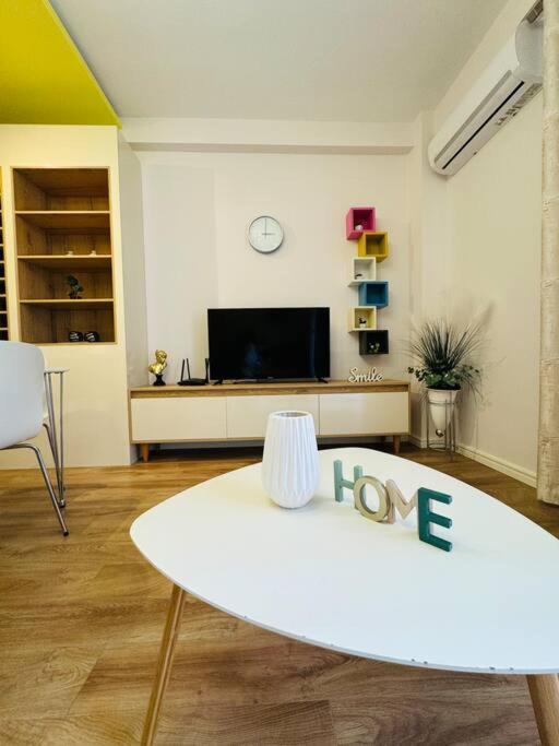 Yellow Apartment Драч Екстериор снимка