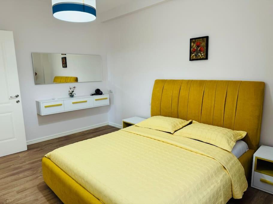 Yellow Apartment Драч Екстериор снимка