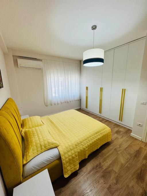 Yellow Apartment Драч Екстериор снимка