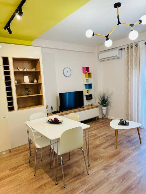 Yellow Apartment Драч Екстериор снимка